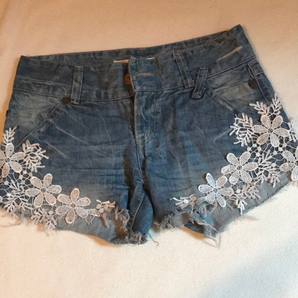 Shorts with lace